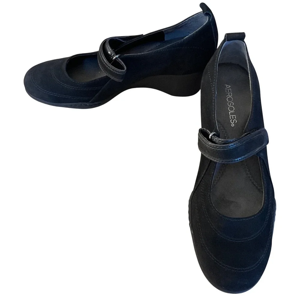 AEROSOLES black suede